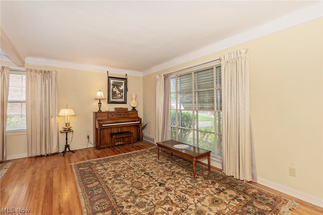 23703 E Baintree Beachwood OH 44122
