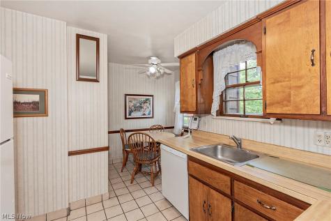23703 E Baintree Beachwood OH 44122