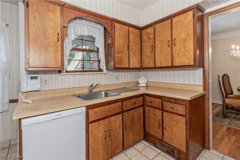 23703 E Baintree Beachwood OH 44122