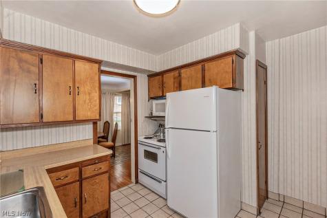 23703 E Baintree Beachwood OH 44122