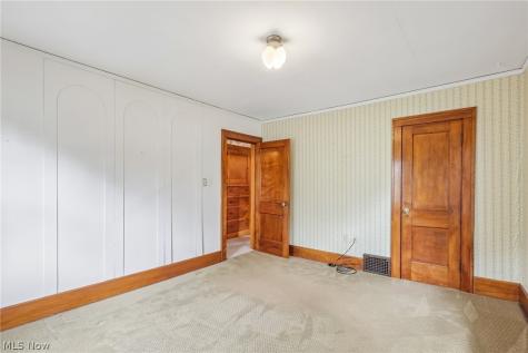 989 Amelia Avenue Akron OH 44302