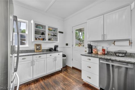 146 Harrison Street Elyria OH 44035