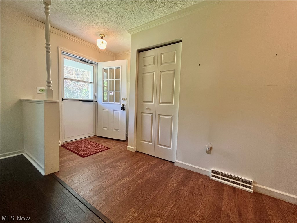 12 Surrey Lane Geneva OH 44041