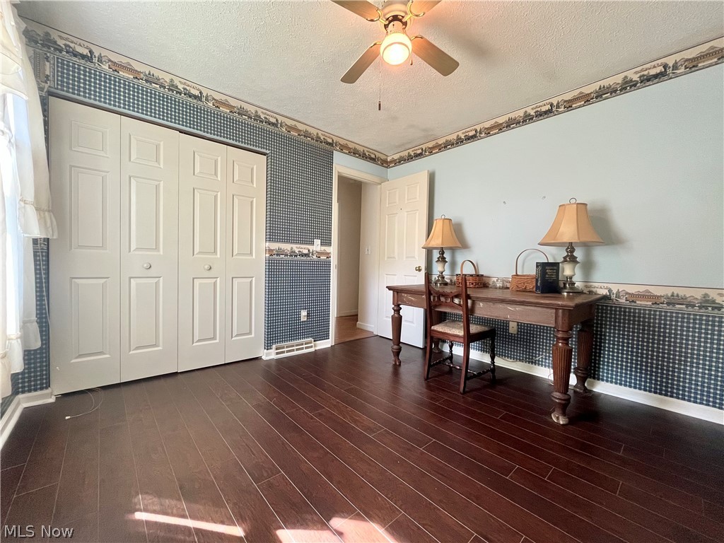 12 Surrey Lane Geneva OH 44041