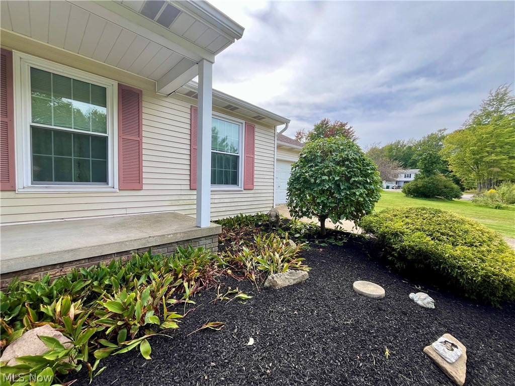 12 Surrey Lane Geneva OH 44041
