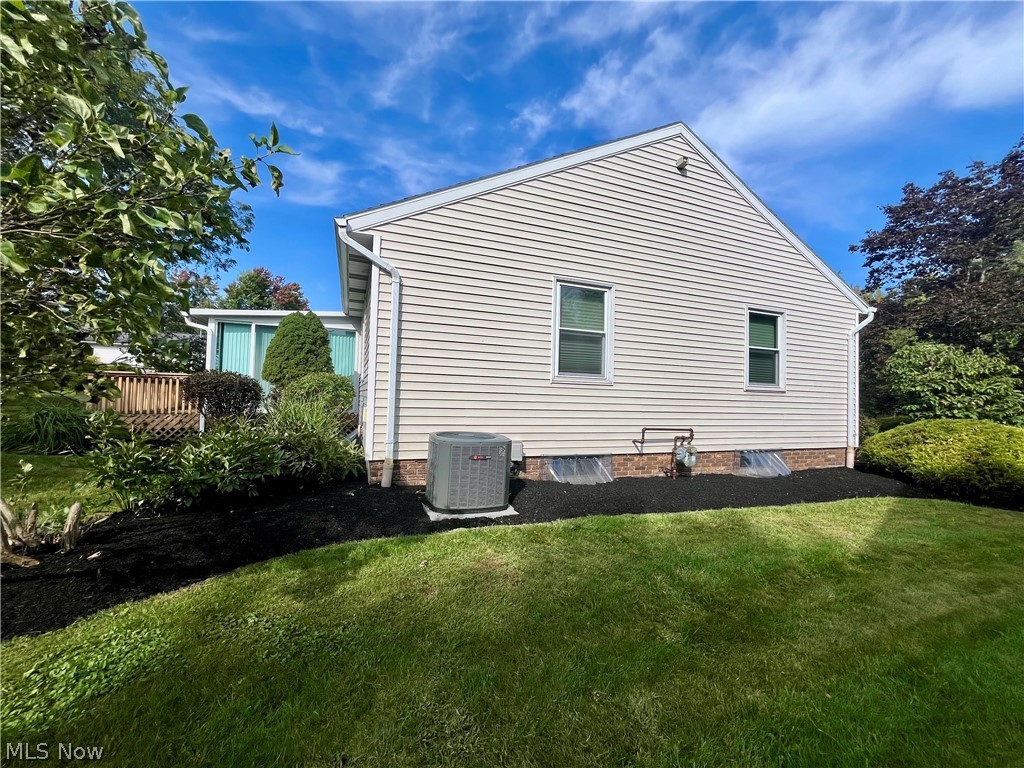 12 Surrey Lane Geneva OH 44041