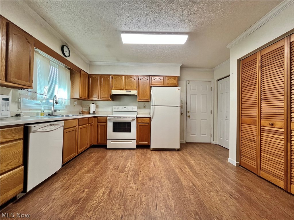 12 Surrey Lane Geneva OH 44041