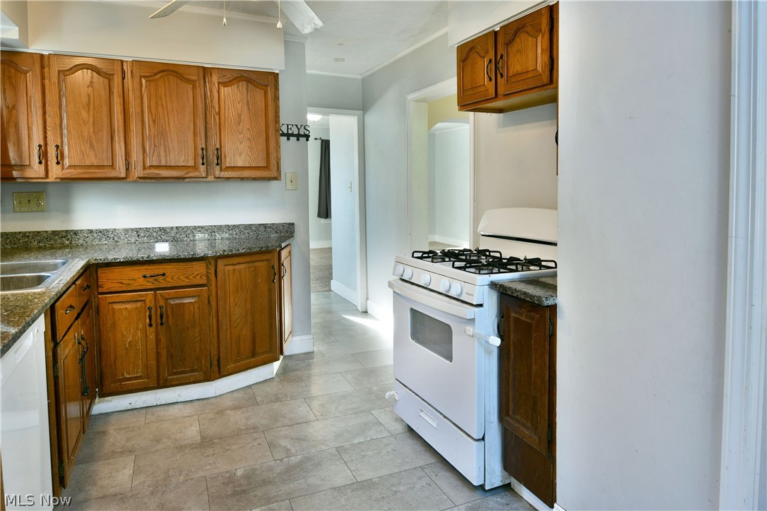 28 Walnut Street Struthers OH 44471