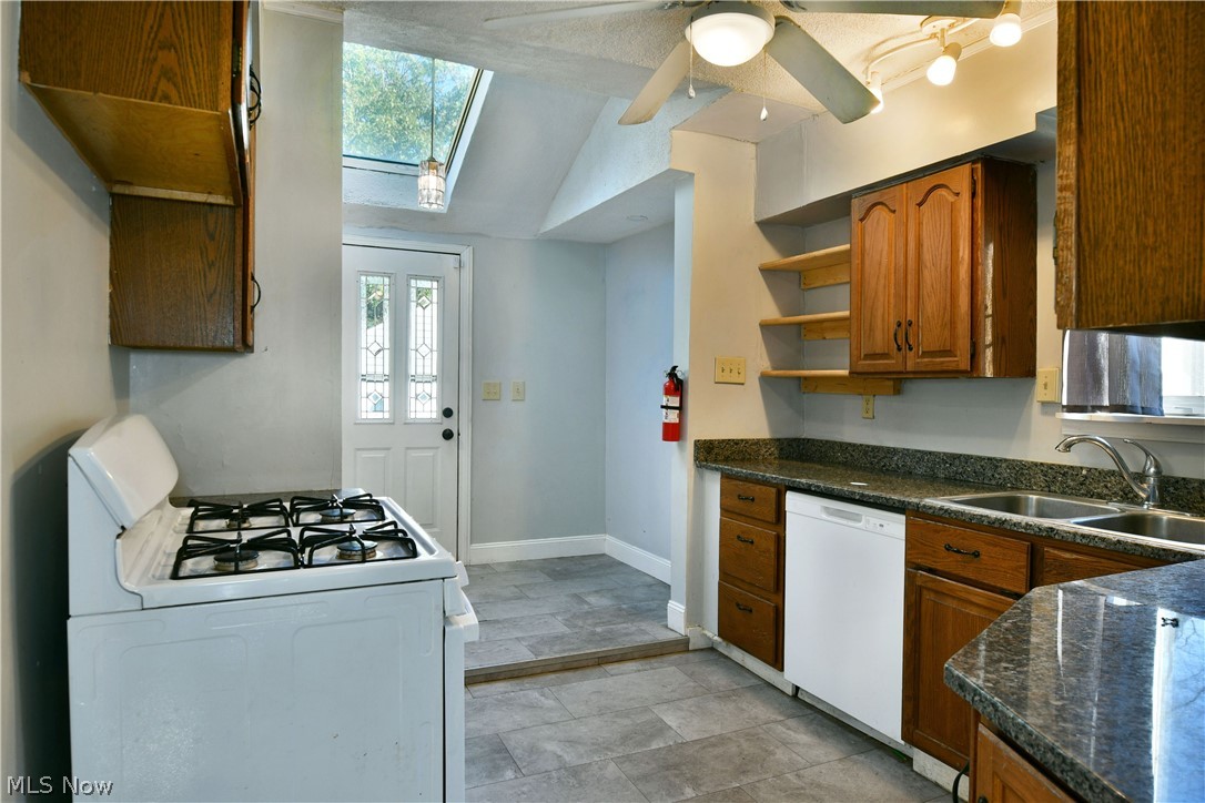 28 Walnut Street Struthers OH 44471