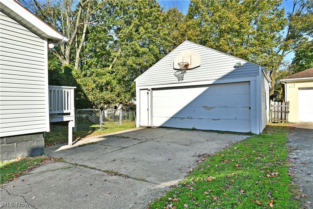 28 Walnut Street Struthers OH 44471