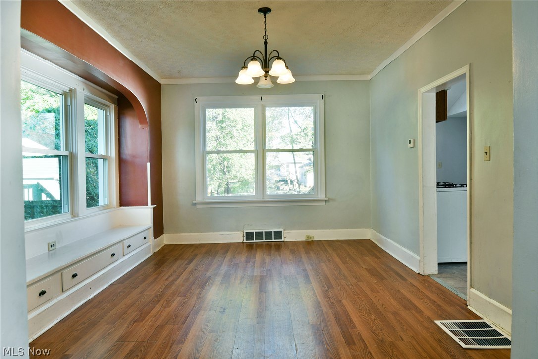 28 Walnut Street Struthers OH 44471