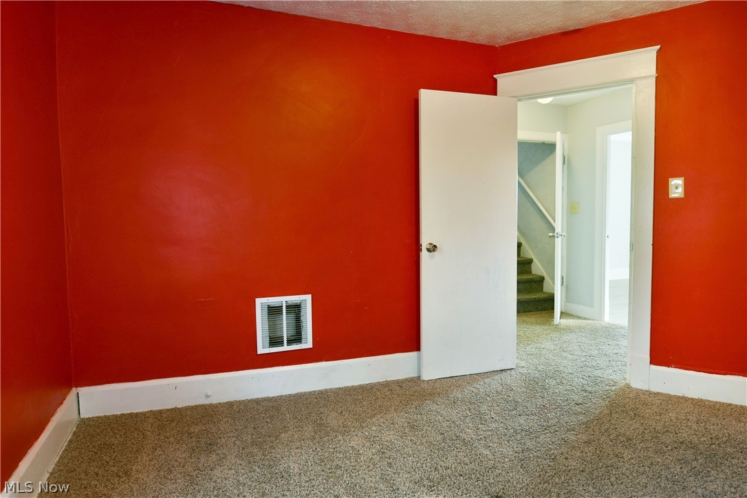 28 Walnut Street Struthers OH 44471