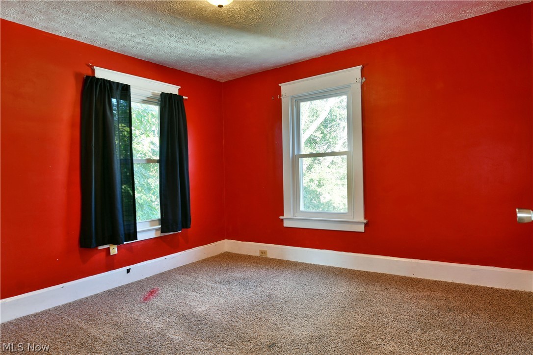 28 Walnut Street Struthers OH 44471