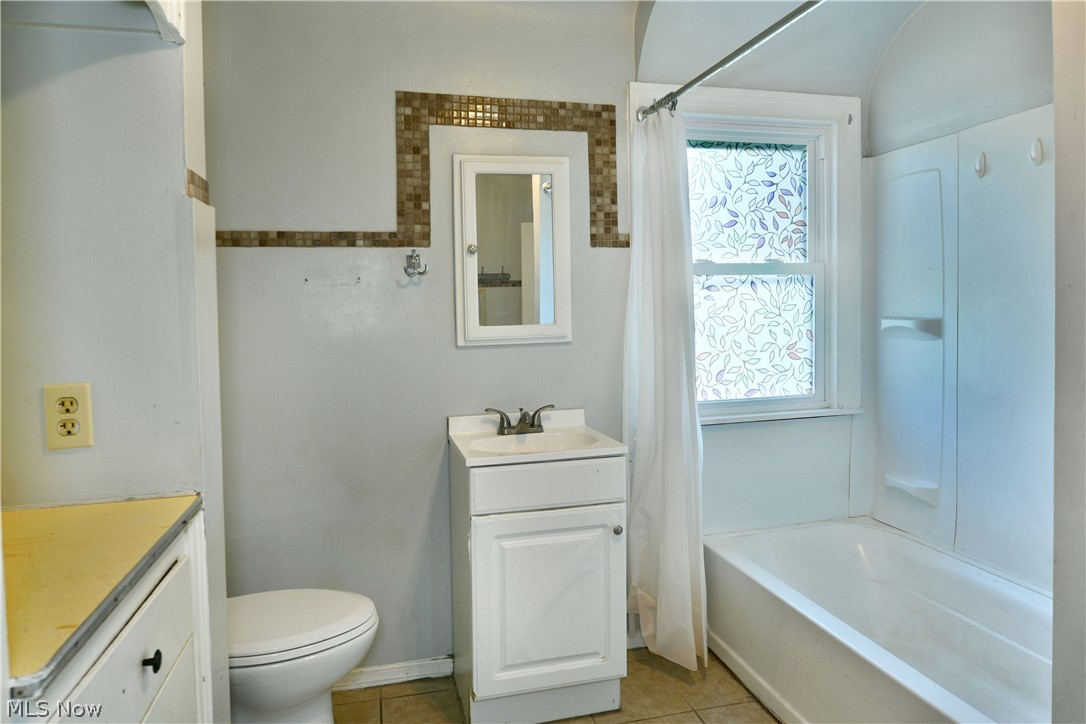 28 Walnut Street Struthers OH 44471