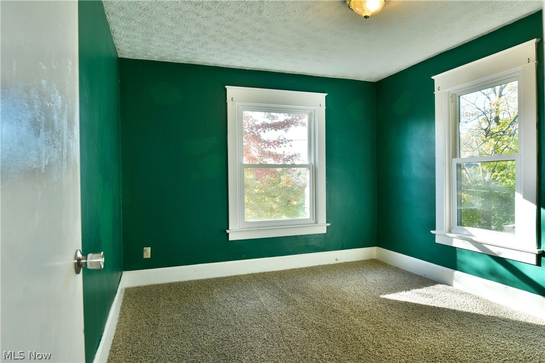 28 Walnut Street Struthers OH 44471