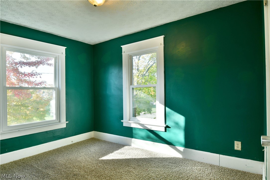 28 Walnut Street Struthers OH 44471