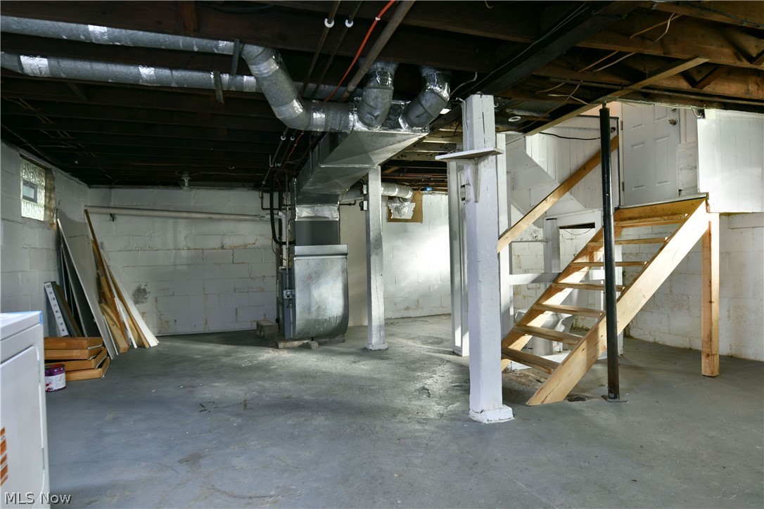 28 Walnut Street Struthers OH 44471