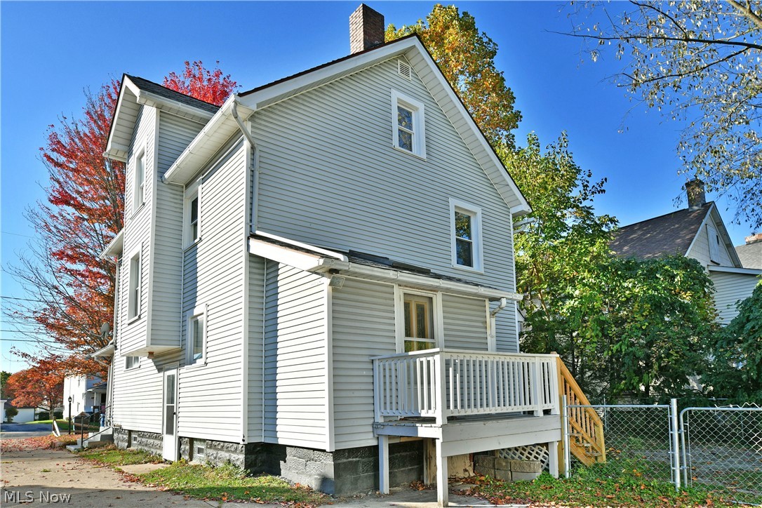 28 Walnut Street Struthers OH 44471