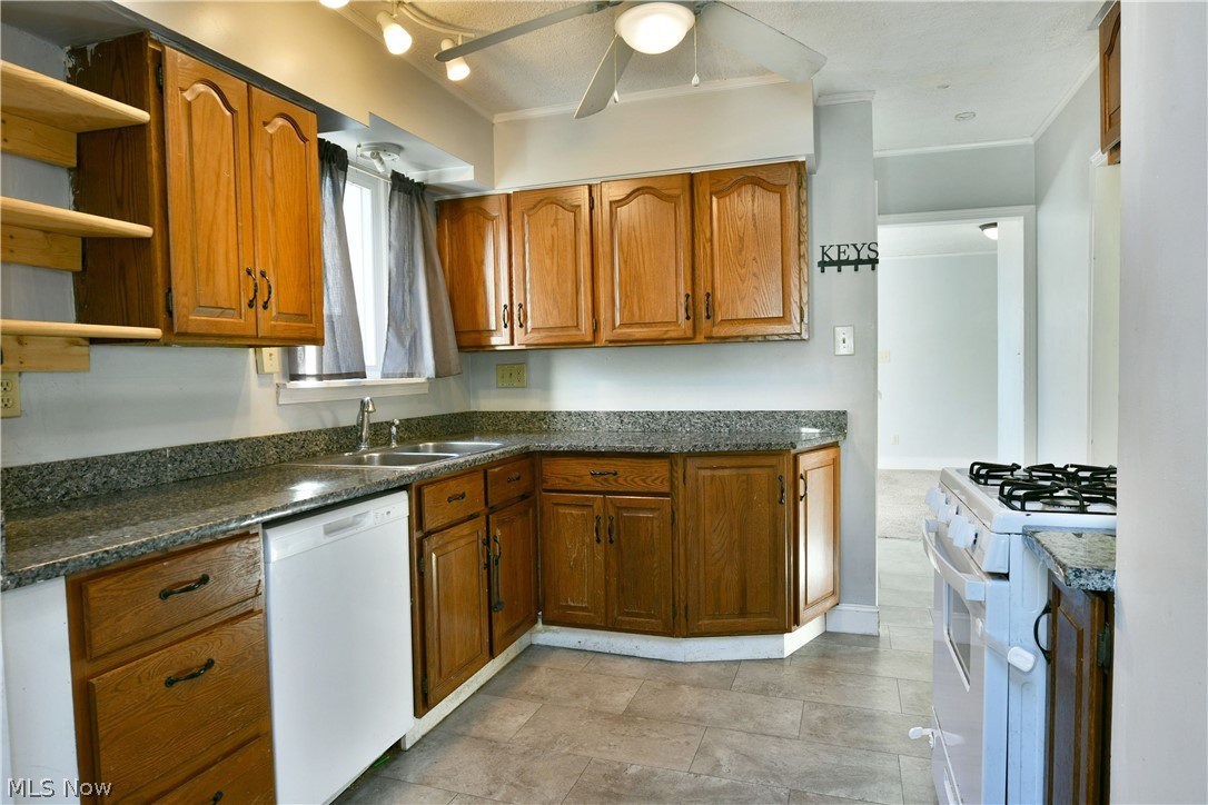 28 Walnut Street Struthers OH 44471
