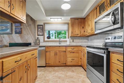 2216 N Medina Line Road Akron OH 44333