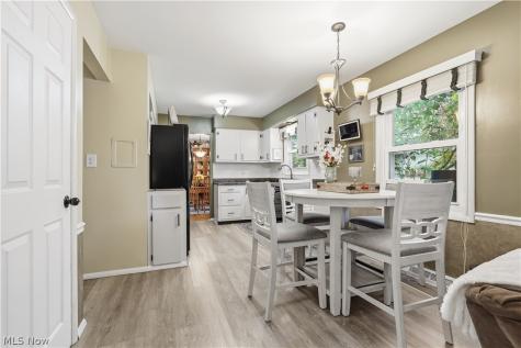 6124 Sherwood Drive North Olmsted OH 44070