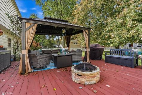 6124 Sherwood Drive North Olmsted OH 44070