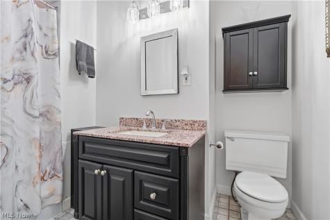 6124 Sherwood Drive North Olmsted OH 44070