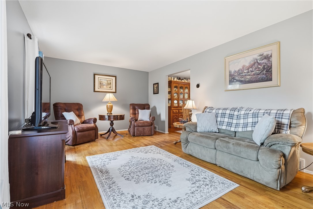 6124 Sherwood Drive North Olmsted OH 44070