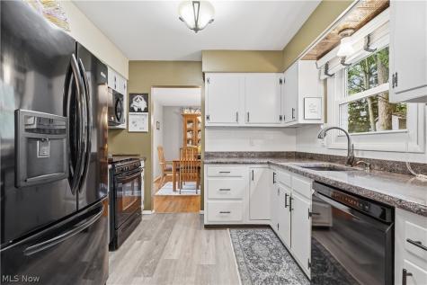 6124 Sherwood Drive North Olmsted OH 44070