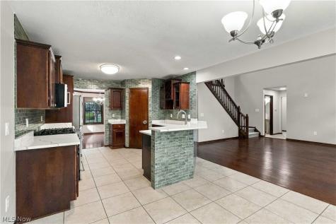 15831 Falmouth Oval Middleburg Heights OH 44130