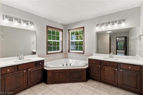 15831 Falmouth Oval Middleburg Heights OH 44130