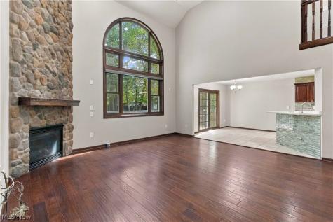 15831 Falmouth Oval Middleburg Heights OH 44130