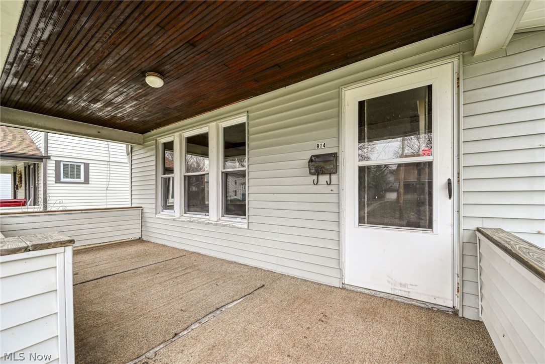 914 Delia Avenue Akron OH 44320