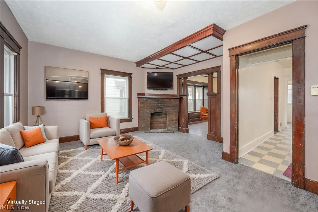 914 Delia Avenue Akron OH 44320