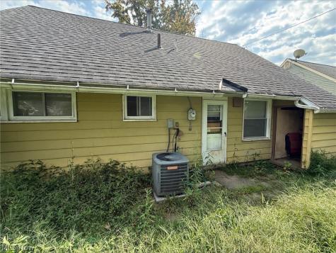 2230 Larchdale Drive Cuyahoga Falls OH 44221