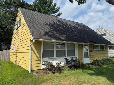 2230 Larchdale Drive Cuyahoga Falls OH 44221