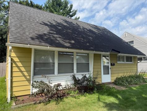 2230 Larchdale Drive Cuyahoga Falls OH 44221