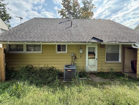 2230 Larchdale Drive Cuyahoga Falls OH 44221