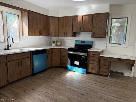 21561 Maydale Avenue Euclid OH 44123