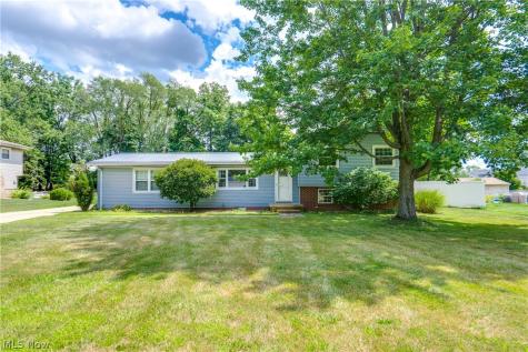 7320 Lourelton Avenue NW North Canton OH 44720