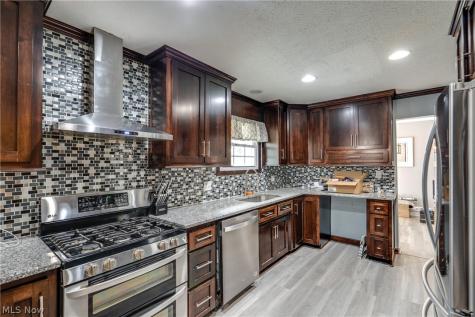 7320 Lourelton Avenue NW North Canton OH 44720