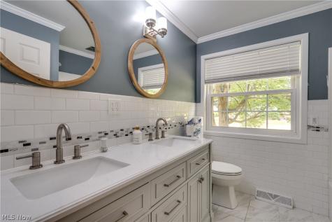7320 Lourelton Avenue NW North Canton OH 44720