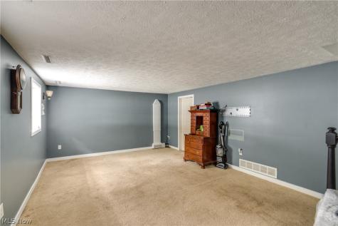 7320 Lourelton Avenue NW North Canton OH 44720