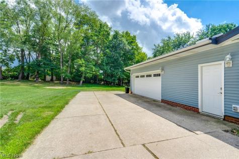 7320 Lourelton Avenue NW North Canton OH 44720