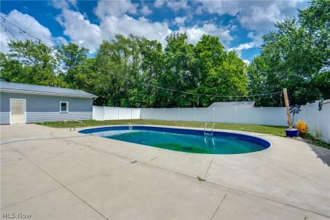 7320 Lourelton Avenue NW North Canton OH 44720