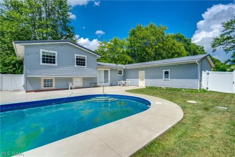 7320 Lourelton Avenue NW North Canton OH 44720