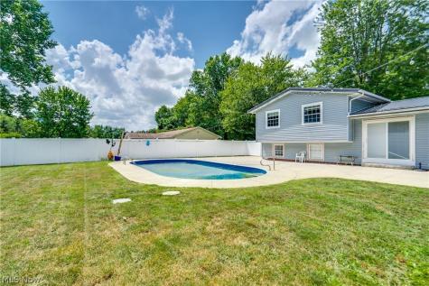 7320 Lourelton Avenue NW North Canton OH 44720