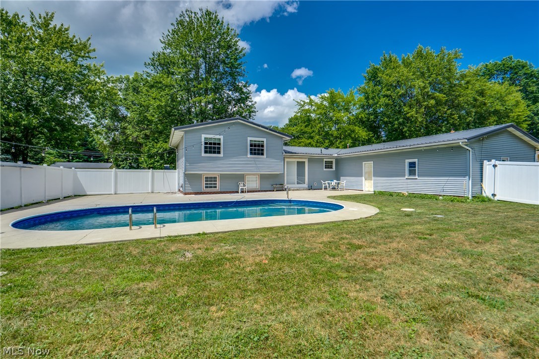 7320 Lourelton Avenue NW North Canton OH 44720