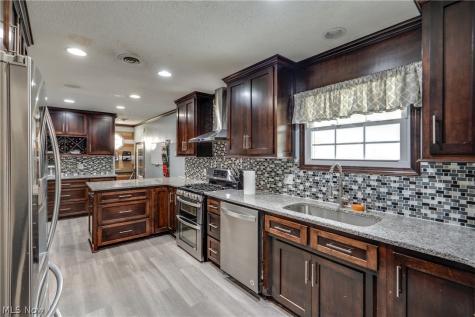 7320 Lourelton Avenue NW North Canton OH 44720