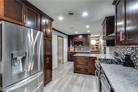 7320 Lourelton Avenue NW North Canton OH 44720